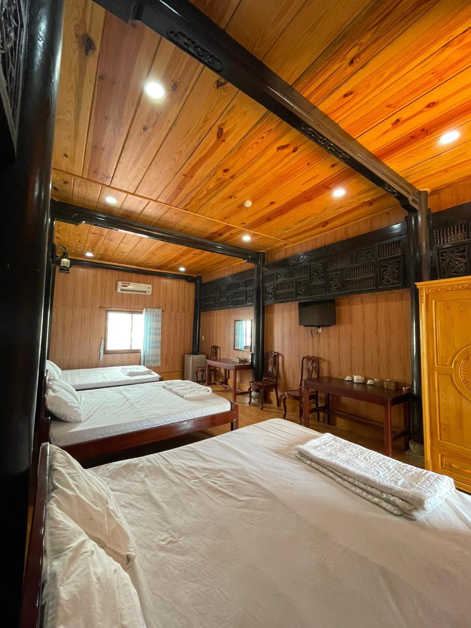 Khach San Huong Xua Hotell Hà Tiên Exteriör bild