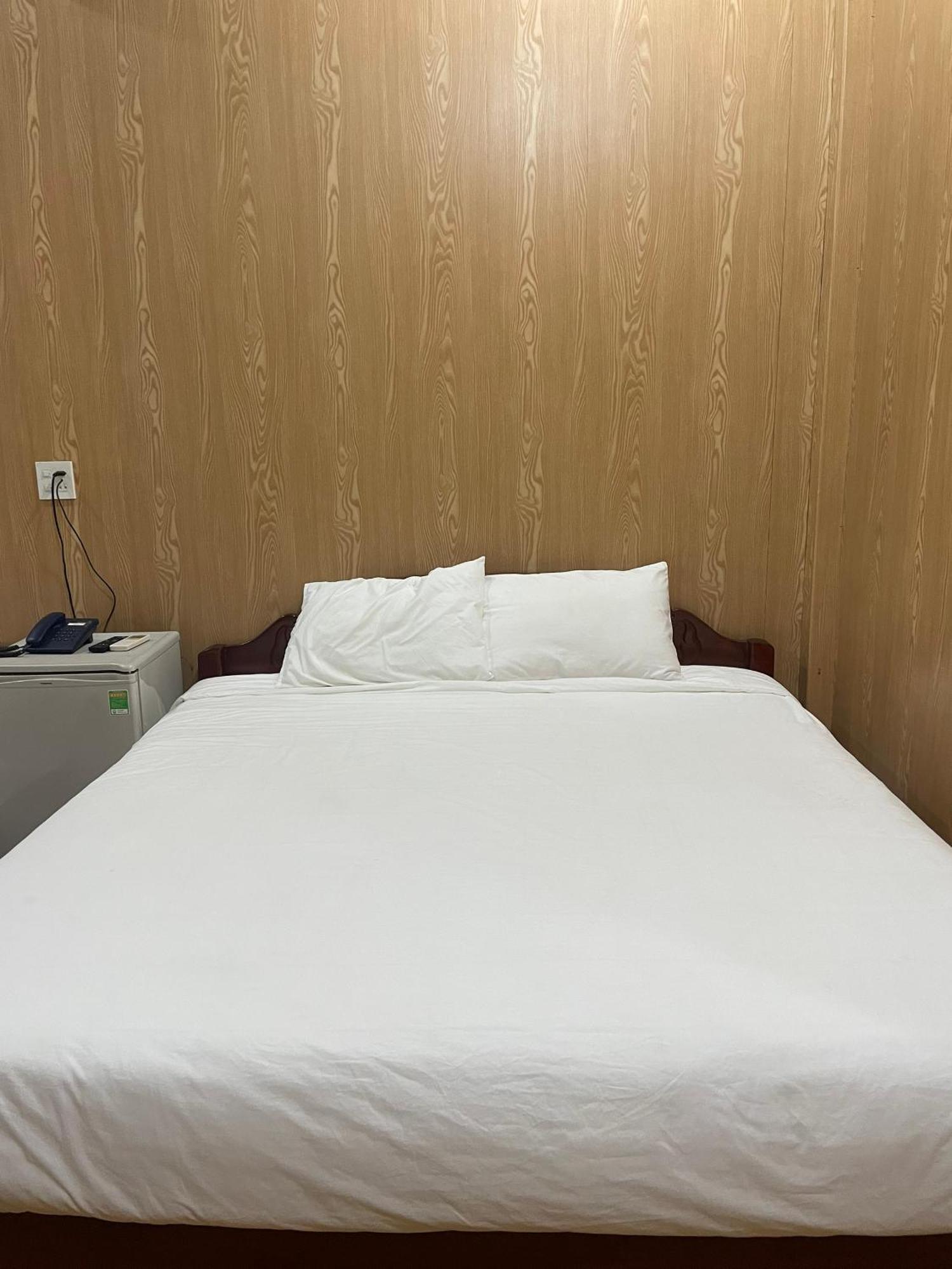 Khach San Huong Xua Hotell Hà Tiên Exteriör bild